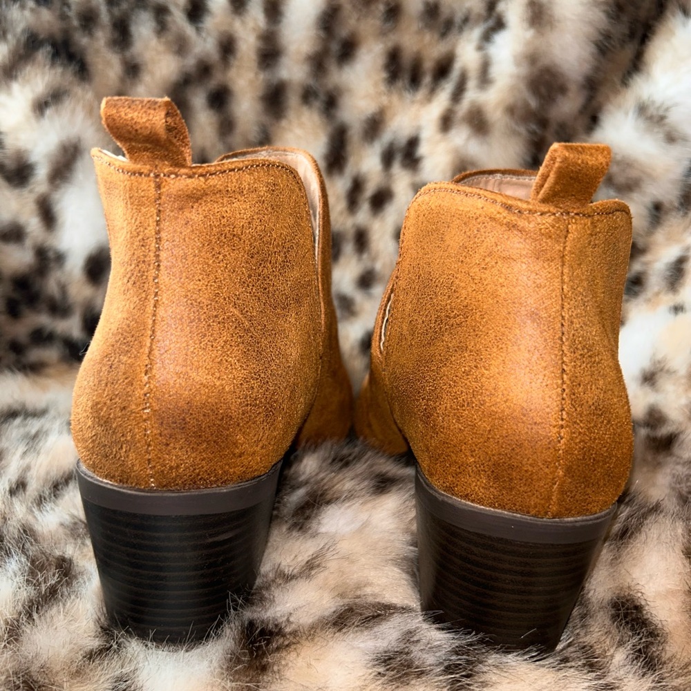 Brown Faux Suede Cowboy Hat with Silver Bling Accents and Size 7 Boots -BUNDLE- - Picture 5 of 15